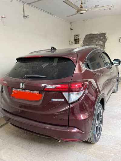 Honda Vezel Hybrid 2015 | Burgundy Interior