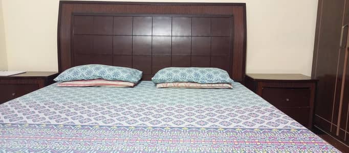king size bed set sale in good condition