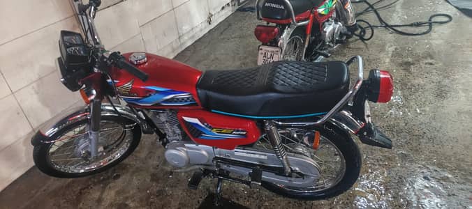 Honda 125 sheesha Honda ha BAYOMRTIC moka PAA ho gi engine pak h