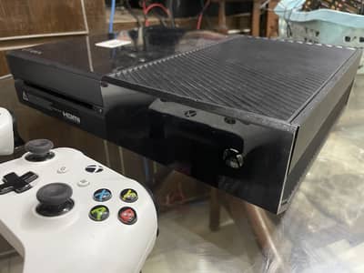 Xbox One With Xbox One S controllers