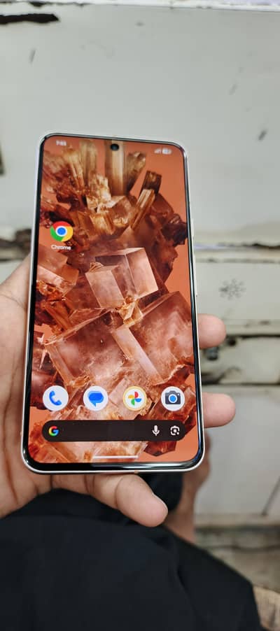GOOGLE PIXEL 8. . . .  10by 10 condition