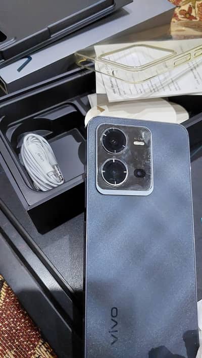 Urgent Sale Vivo V25 5G, 20 GB Ram 256GB Storage, Clr Back, comp Box