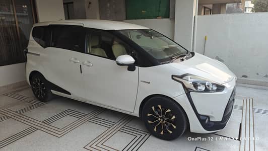 Toyota Sienta 2017 Islamabad regd 7 seater