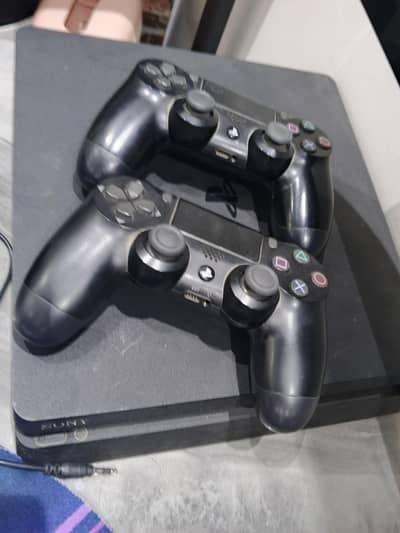 PS4 slim 1tb slightly use 10/9 condition