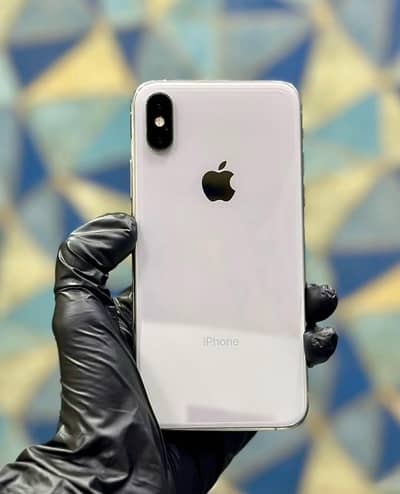iPhone xs silver Non PTA 64GB