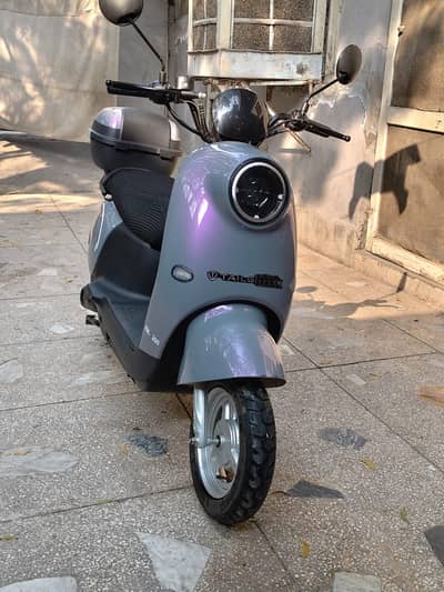 electric scooty i300