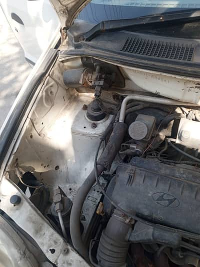 hyundai santro white colour