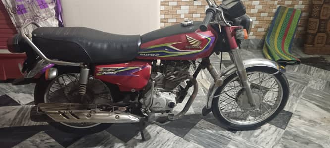 Honda 125 Bike Red Color 2014 modal