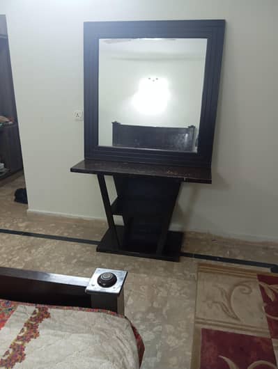 Good Quality Dressing Table with Large size mirror