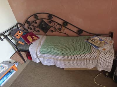 iron chair coach with mattress