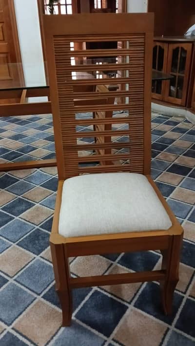 6 seater Dining table (brand new)