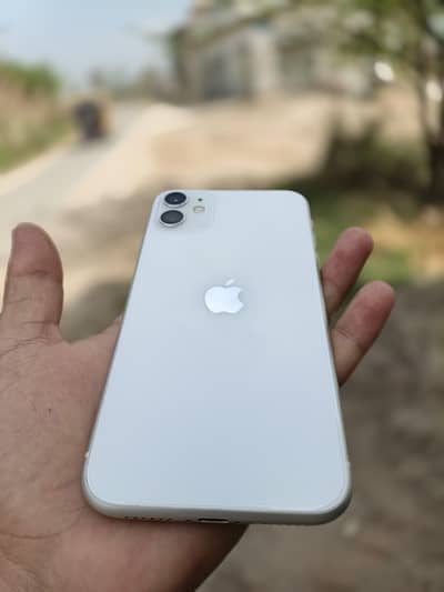 iPhone 11 64 GB 10/10 condition outstanding look and battery timing