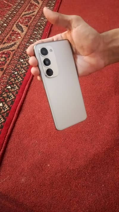 Tecno spark 40 pro plus he silver colour