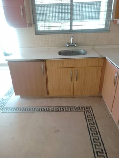 Idol separated gate portion for families