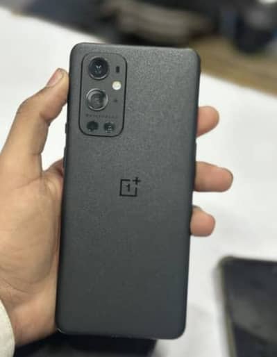 One plus 9 pro 5G 12/256 Snapdragon