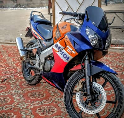 Honda CBR 150R original repsol addition