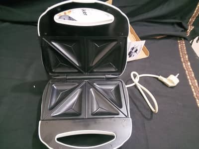 Sandwich Maker for Sale Bilkul New ha