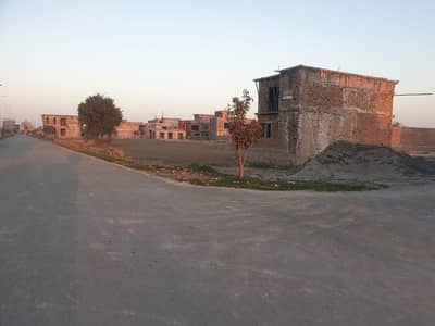 5 marla coner plot all dues clear hot location