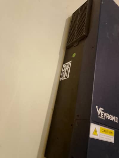 VEVRONII 2.5KW 24V Hybrid Solar Inverter + All ssories – 4 Months Used