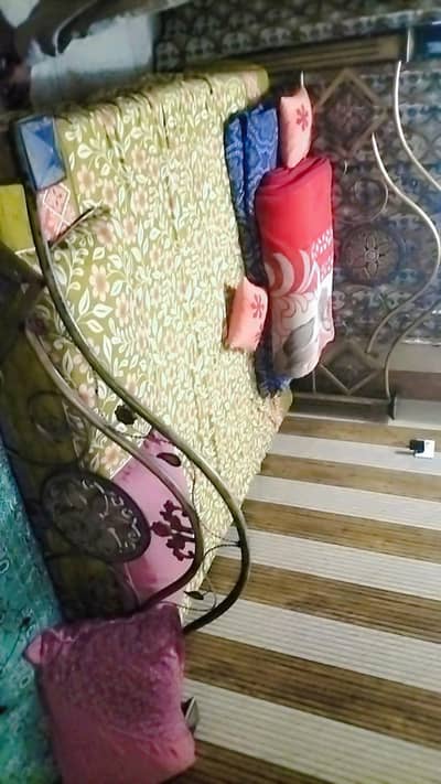 sale bed  bok shelf  atta Tanki rueee razaaee cover