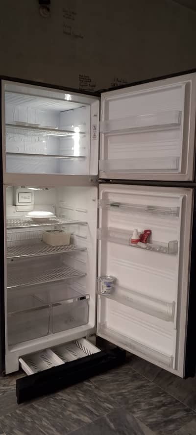 Kenwood Inverter Refrigerator KRFI-25557, scratchless mirror doors.