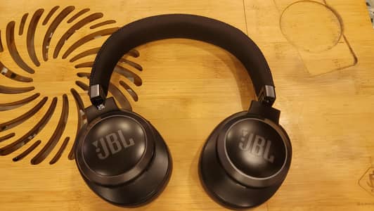 Headphone JBL live 660nc  mint condition JBL App connected