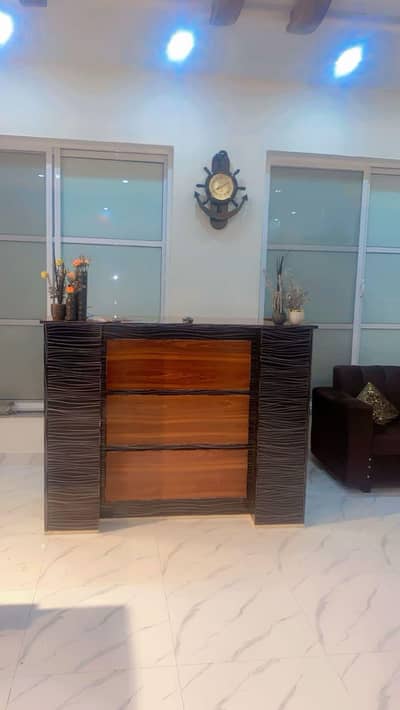 ladies beauty salon sale 10lac