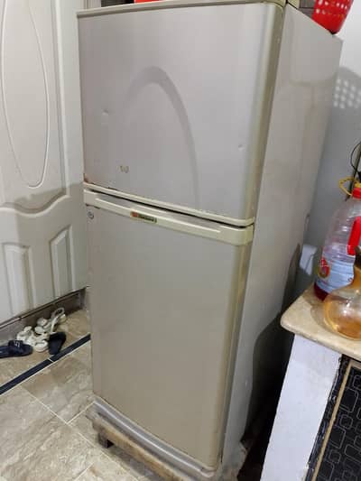 Dawlance refrigerator Medium Size