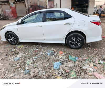 toyota corolla gli super white color
