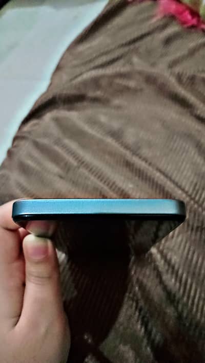 mobile for sale Zte blade A35e 2+2/64 box and charger available