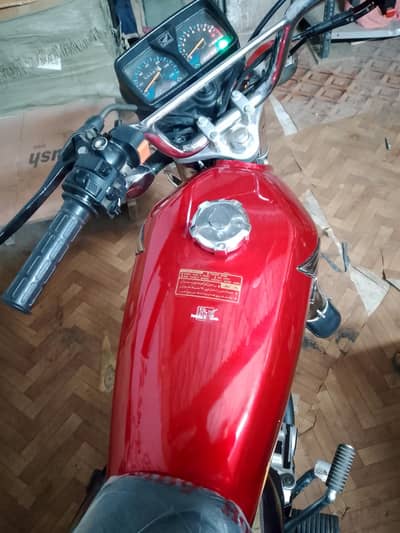 Honda 125 2022 model karachi number excellent  condition