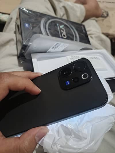 Vivo V70 5G 2026 Model (ZEISS Portrait So Pro)