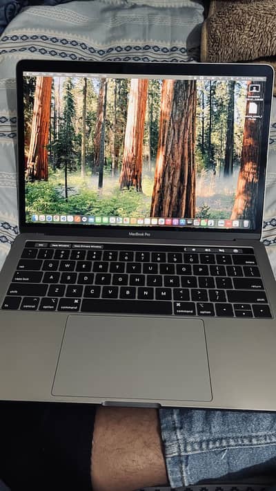 Macbook pro 2019 16/256  10/10 condition with charger in personal use