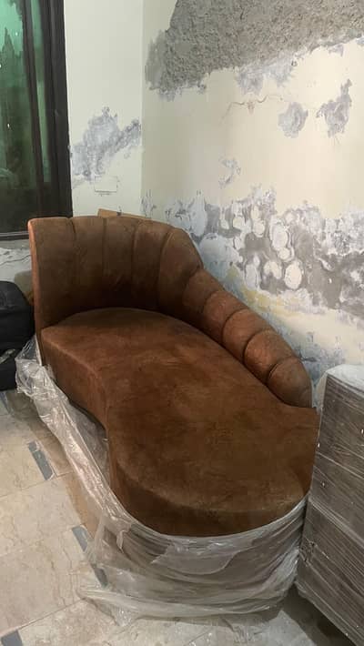 Bilkul New Furniture Set - Bed, Dressing, Dewan aur 2 Chairs for Sale"