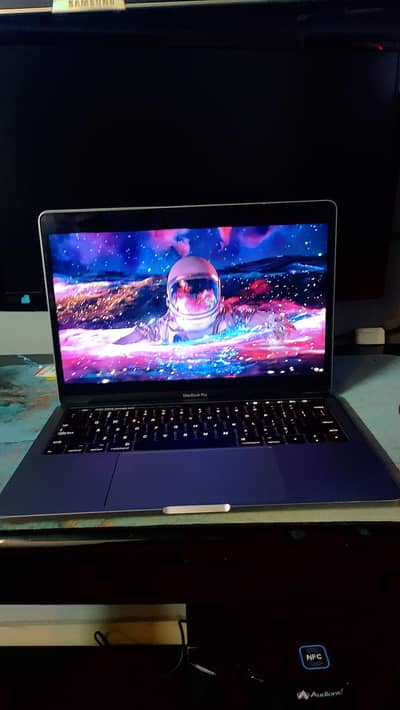 Mac book pro 10/9 2017-18
