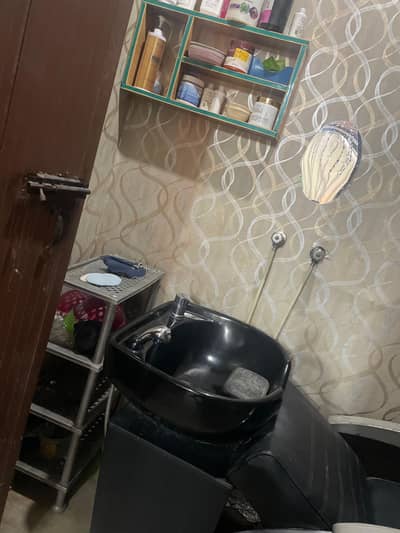 Salon with accessories