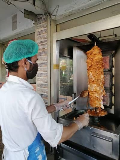 mojy shawarma bnany waly ki zorort hai LDA AVENUE ONE main