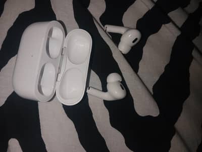 apple airpods pro 2 genuine      lighting port