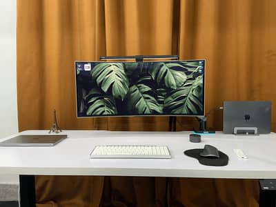 Samsung Odyssey G8 OLED 34” Ultrawide Curved Monitor – Excellent Condi