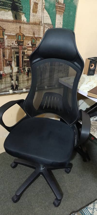 Office chair available, Condition 10/10.