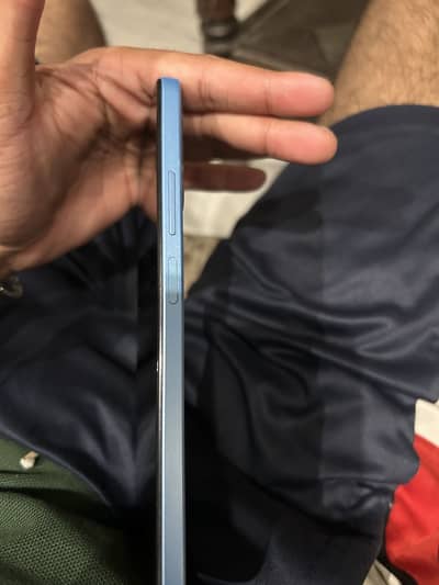 8gb ram 123 gb storage 10/9 condition orignal panel and box