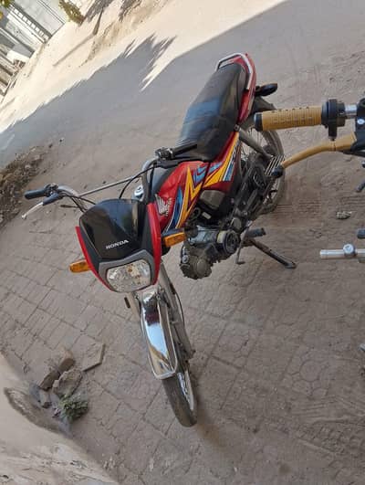 Har cheez okay ha bike bilkul okay ha Petrol evrege boht Achi ha Es ki