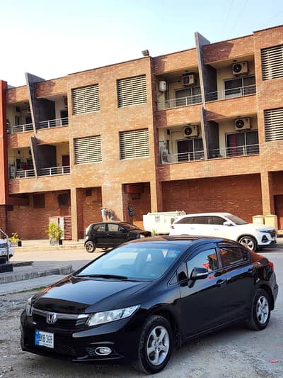 Honda Civic 2013 UG manual with navigation.