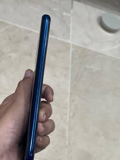 selling female used huawei y9 prime
