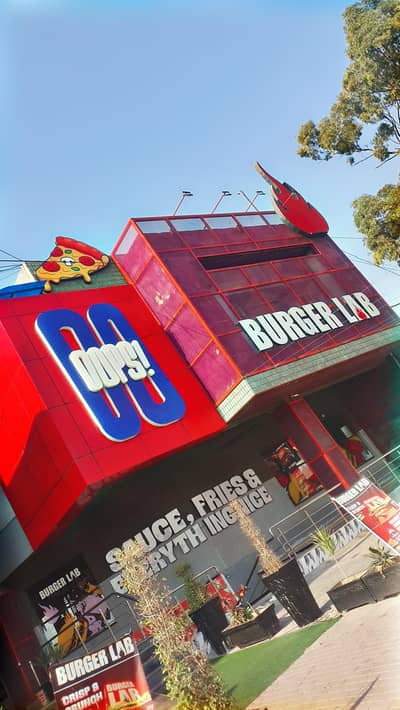 Thin Crust Pizza Maker / Kitchen Staff Required