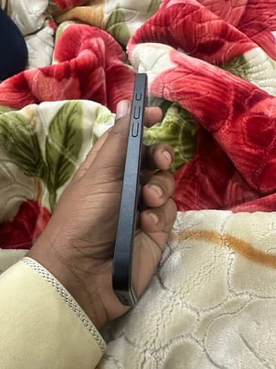 iPhone 16e jv with box and cable