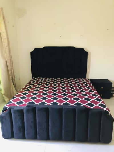 Complete bed set in excellent condition