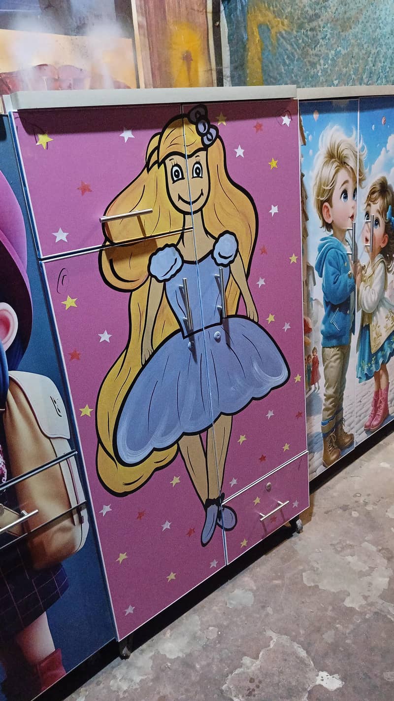 Almari 10
