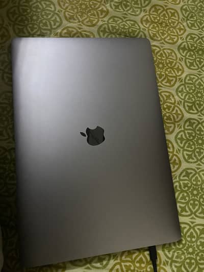 Macbook Pro 2018 1TB Core i-7