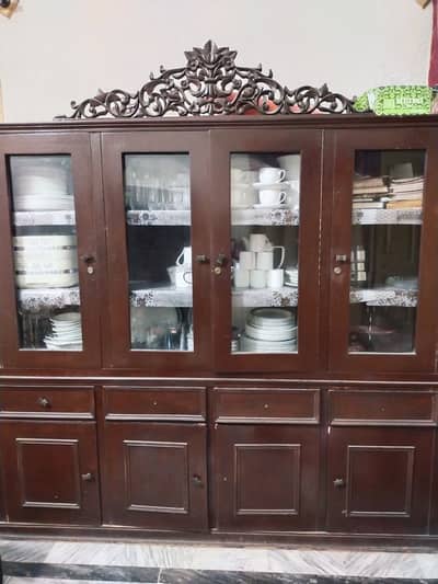 Chinioti showcase in good condition